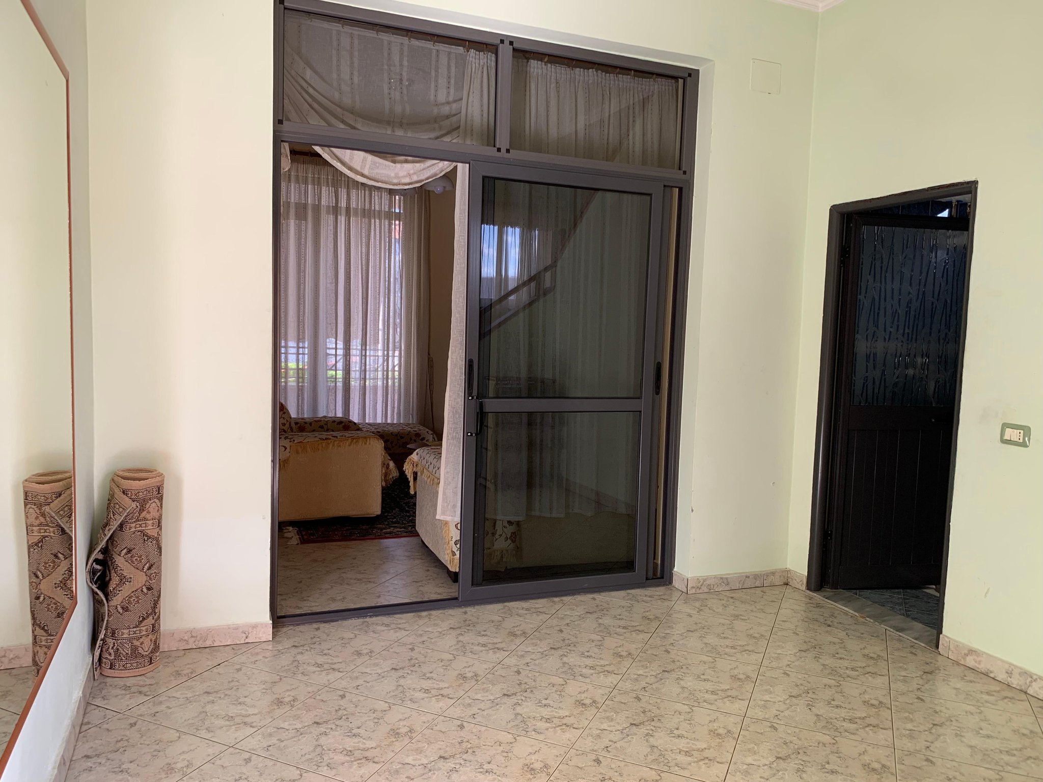 Qira, Hyrje Private, 2+1+blk, Kodra e Priftit, 48.000 Leke/Muaj