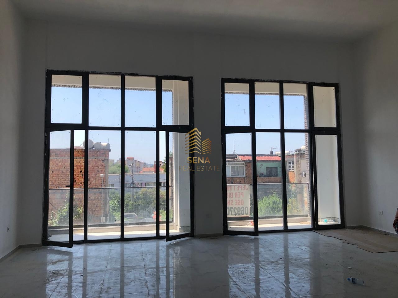 Shitet, Ambient Biznesi, Xhamllik – ish Profarma, 300,000 Euro